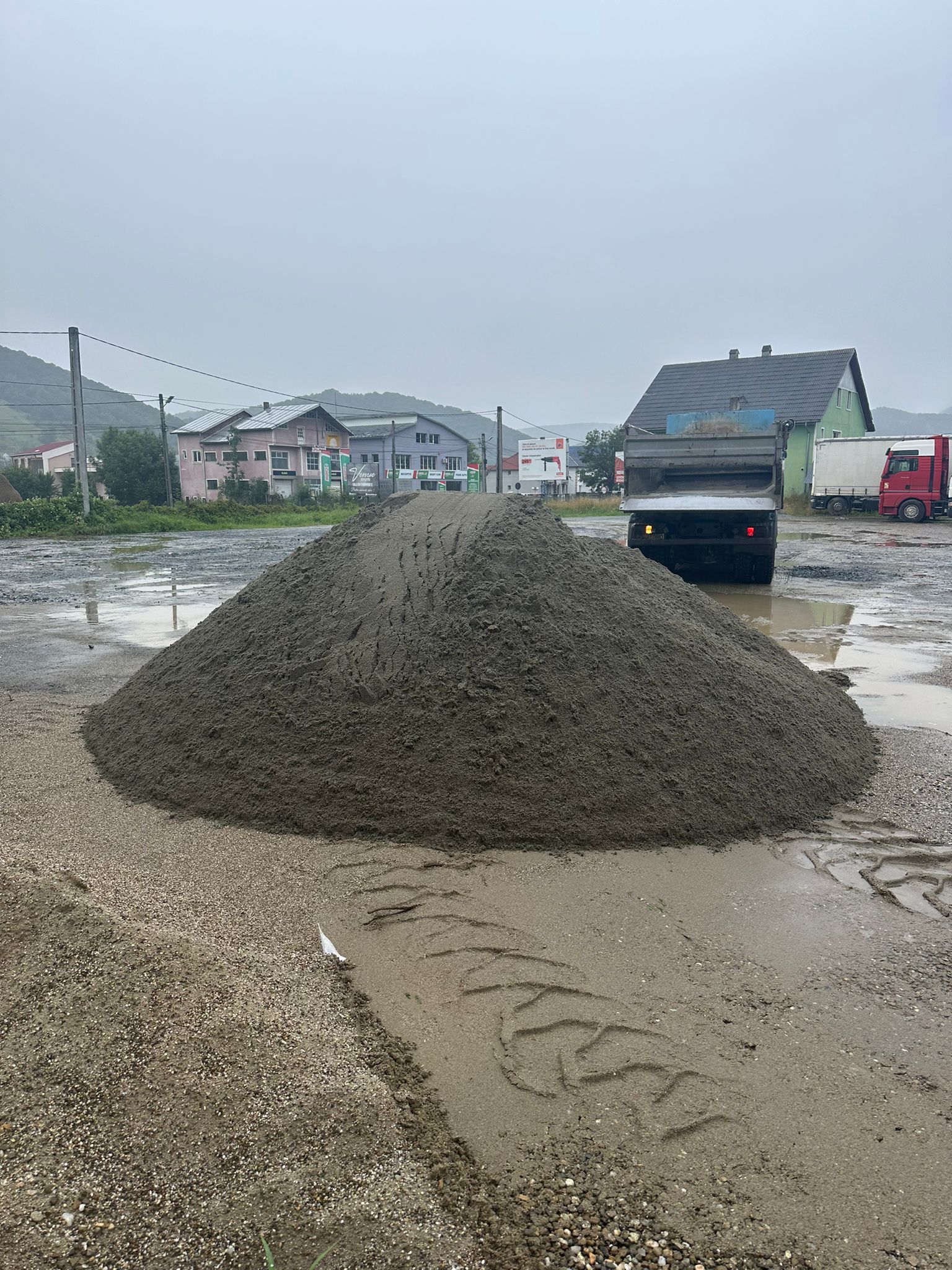 Agregate – nisip 0-4 proaspăt descărcat